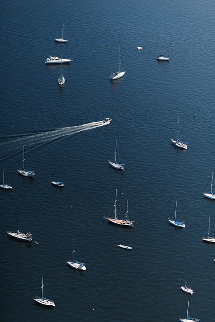 Libro de texto abierto sobre modelos de crowdfunding con notas y marcadores de colores